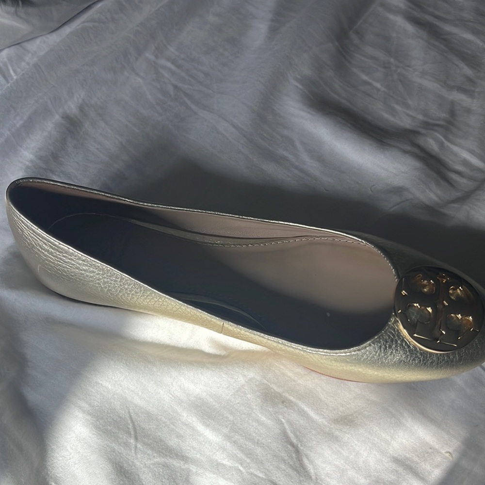 8 1/2 Tory Burch flats almost brand new